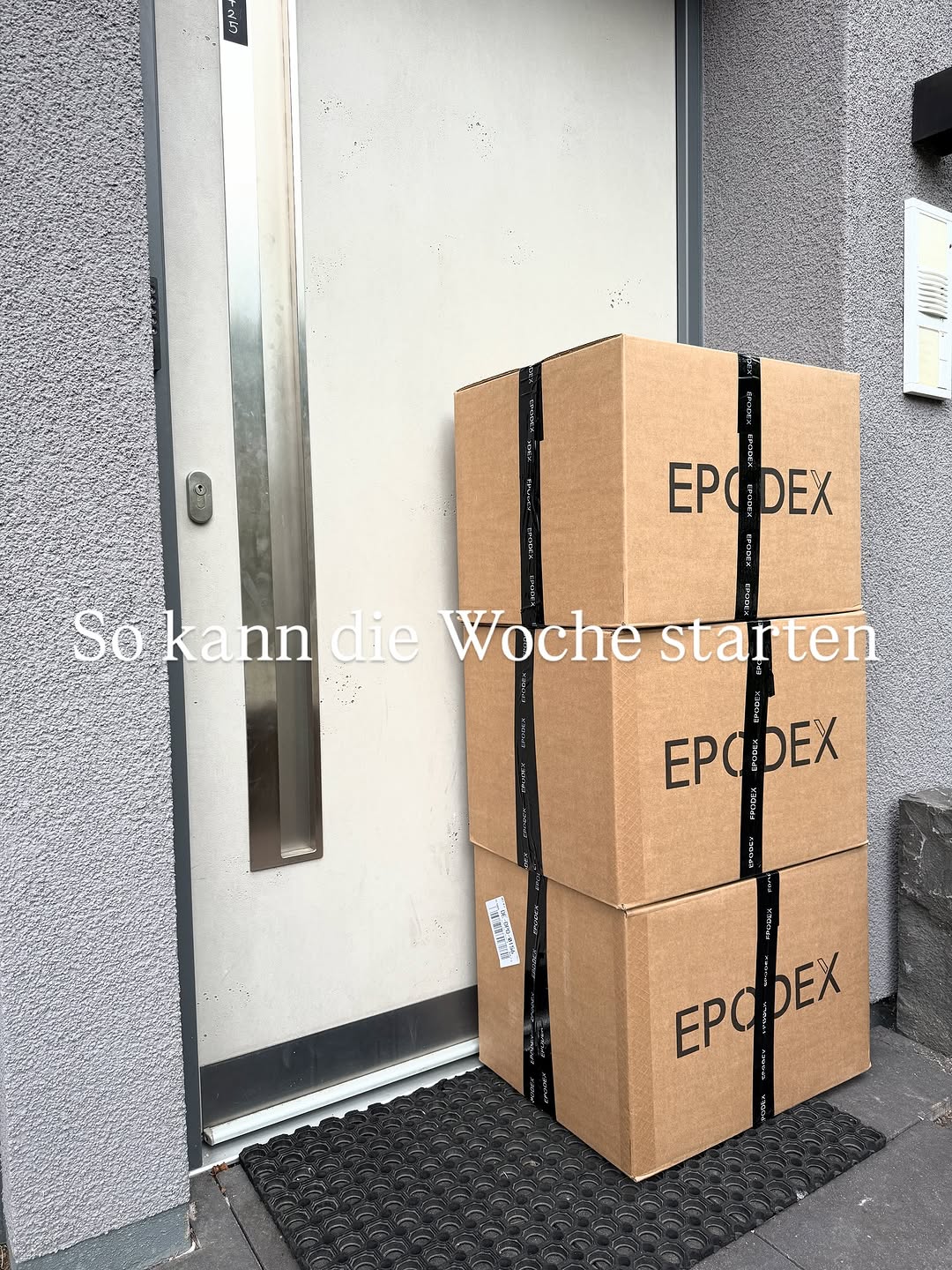 Photo by Sabrina Ortiz Art - ABSTRACTART on July 07, 2025. May be an image of speaker, welcome mat, rack, box, carton and text that says 'เยา EPODEX So Sokann die Woche SekanndieWochestarten chestarten starten EPODEX EPODEX'.
